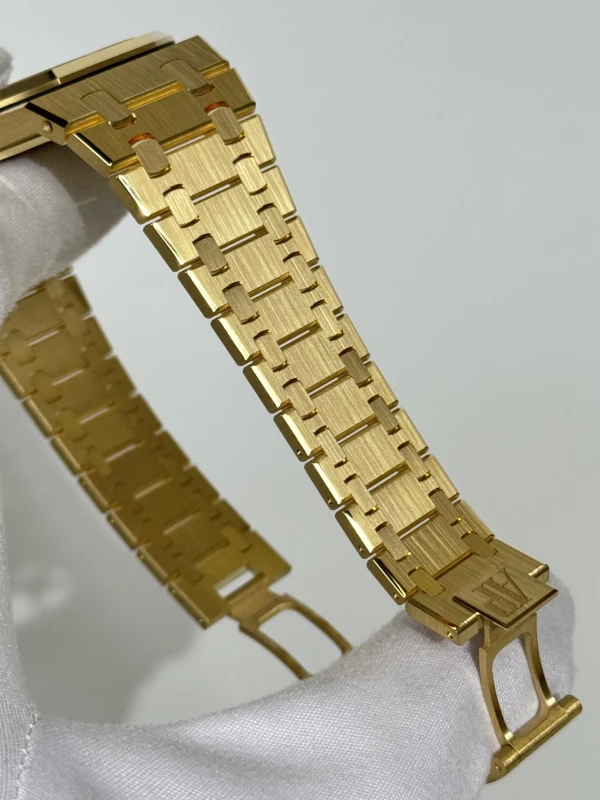 Audemars Piguet 16204BA.OO.1240BA.01 4