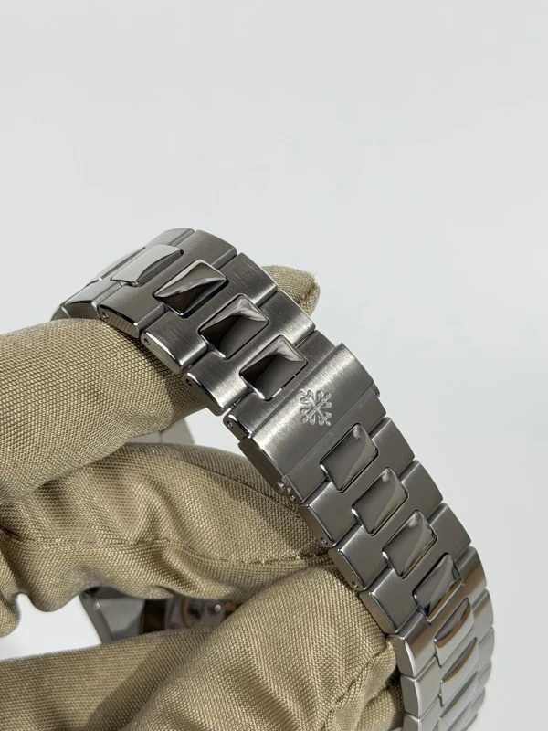 Patek Philippe Nautilus Annual Calendar 5726/1A-001 6