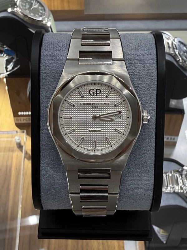 Girard Perregaux 34 mm 80189-11-131-11A 2