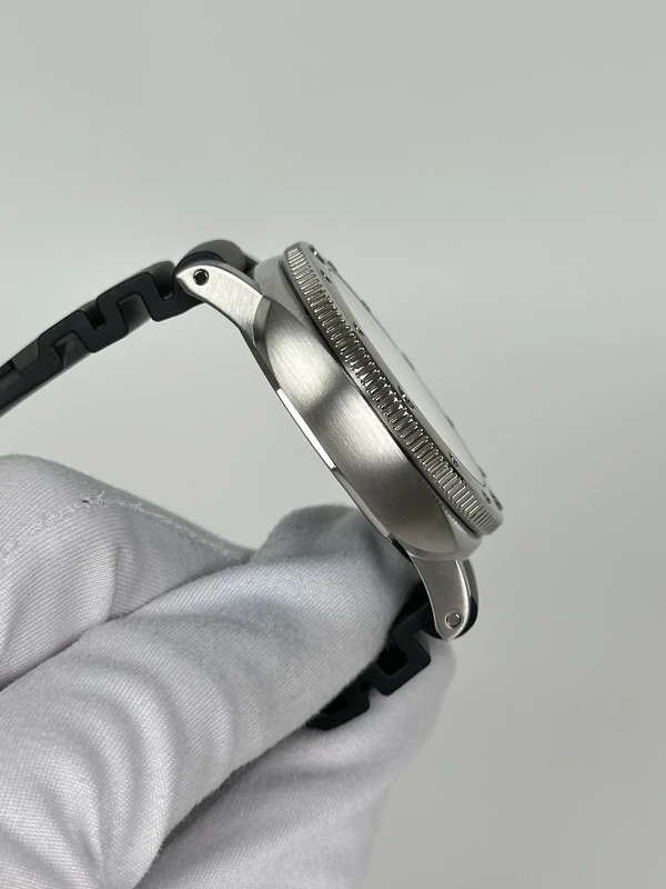 Panerai Submersible QuarantaQuattro PAM01596 5