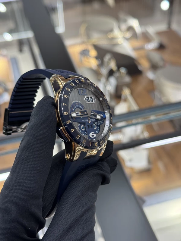 Ulysse Nardin El Toro GMT ± Perpetual 326-00-3 3