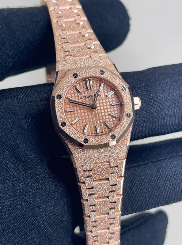 Audemars Piguet MINI FROSTED GOLD 67630OR.GG.1312OR.01 3