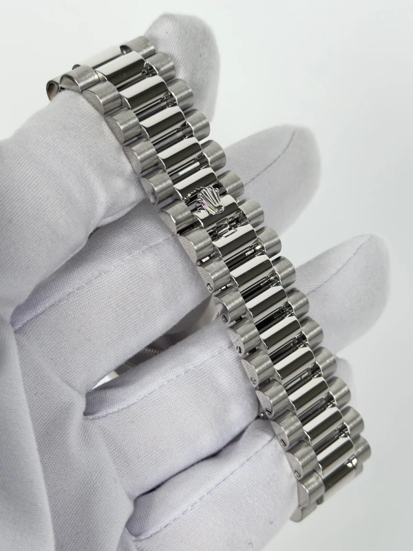 Rolex 40 mm, platinum 228206-0001 4