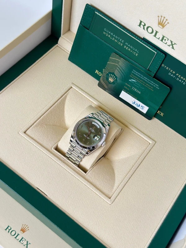 Rolex 40 MM, PLATINUM 228206-0027 5