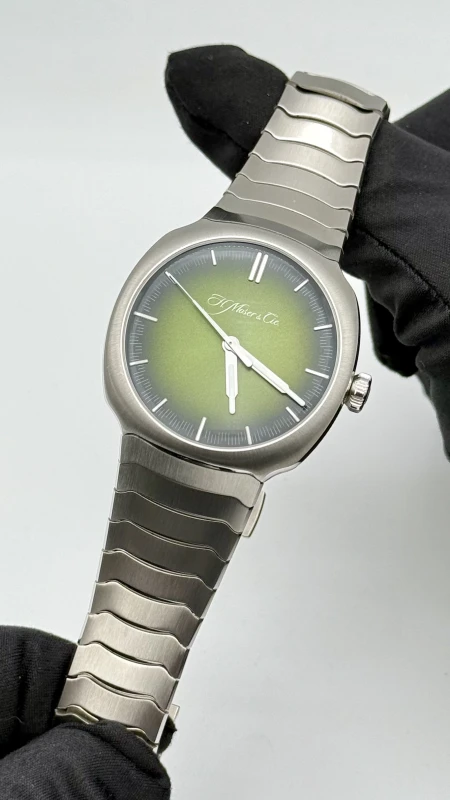 H. Moser & Cie Streamliner Centre Seconds Green 6200-1200 8