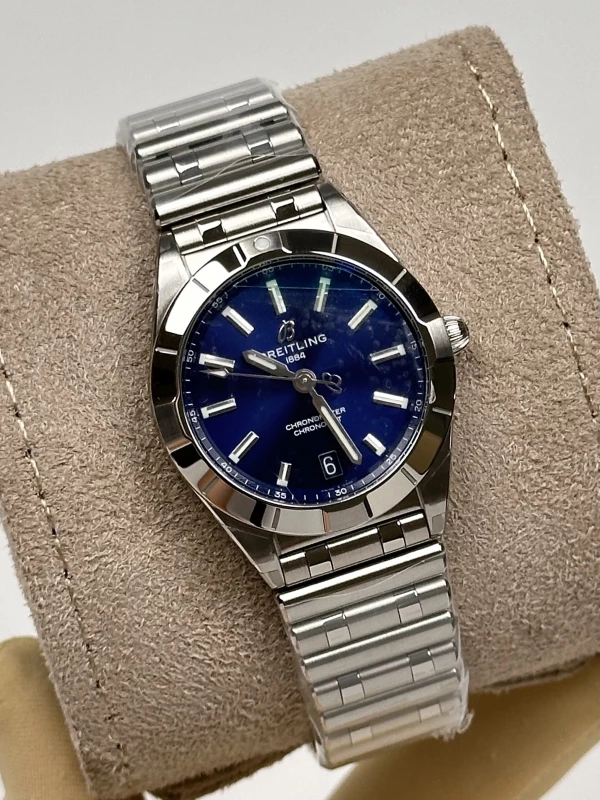 Breitling 32 A77310101C1A1 3