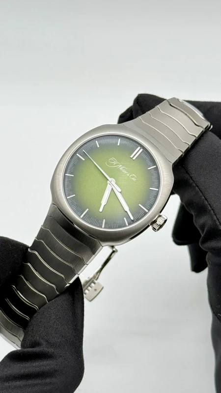 H. Moser & Cie Streamliner Centre Seconds Green 6200-1200 6