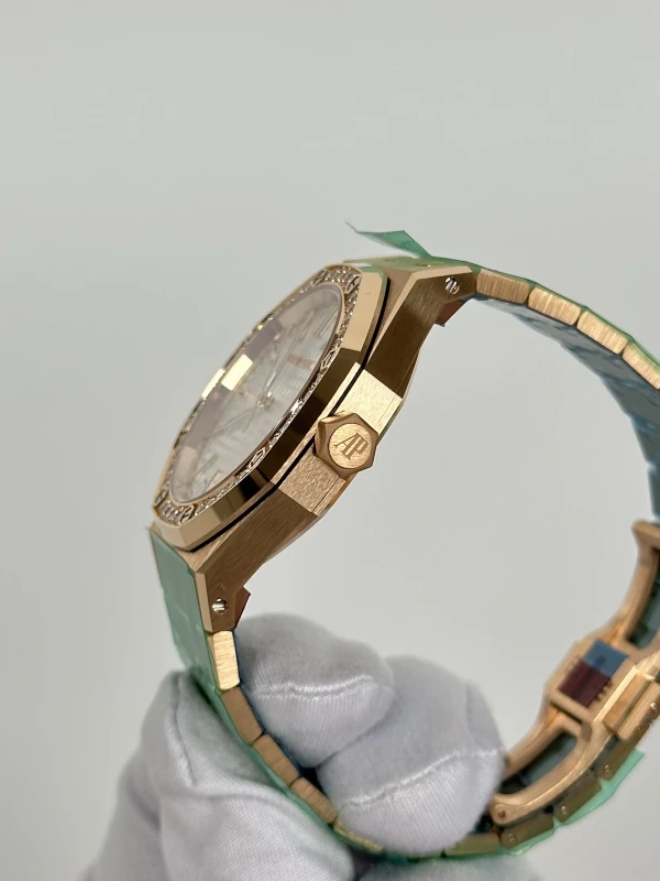 Audemars Piguet Royal Oak Selfwinding 37 mm  15551OR.ZZ.1356OR.04 4
