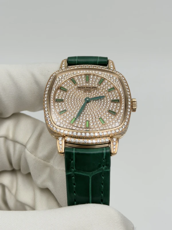 Patek Philippe 7043/250R-001 2
