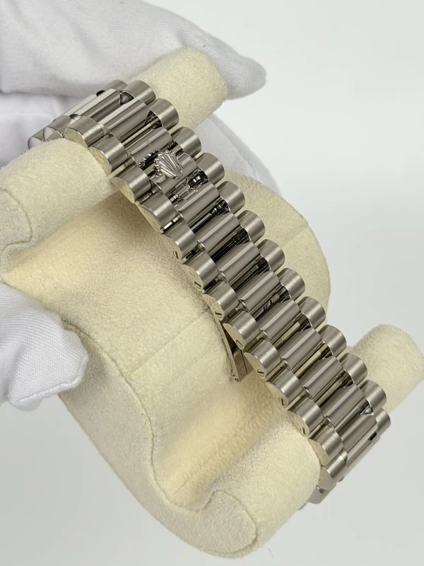 Rolex 40 White Gold 228239 Ice Blue 4