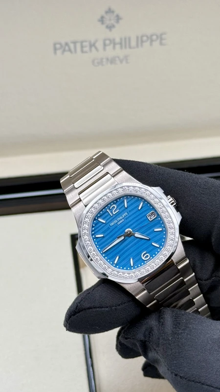 Patek Philippe 7010/1G-013 8