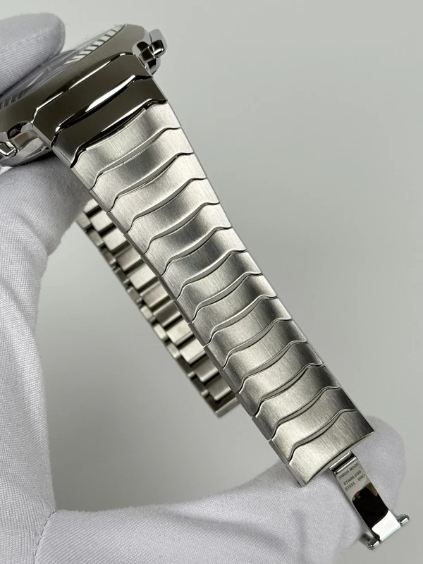H. Moser & Cie Streamliner Flyback Chronograph 6907-1200 7
