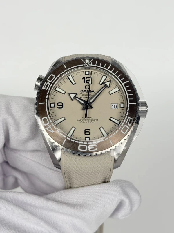 Omega 215.32.44.21.09.001 2