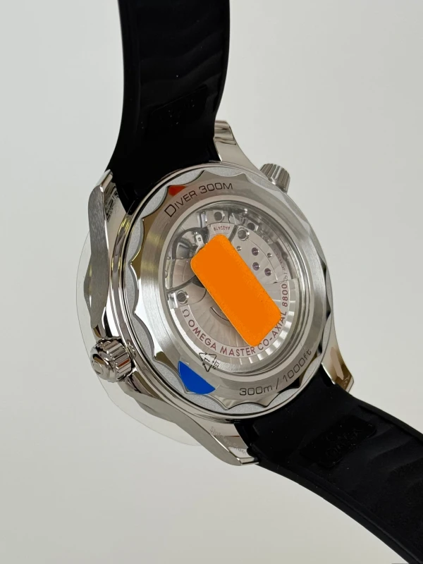 Omega Diver 300M 210.32.42.20.04.001 7