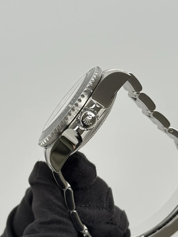 Rolex D -BLUE DIAL 126660-0002 4