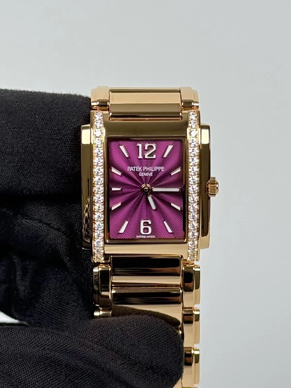 Patek Philippe 4910/1201R 3