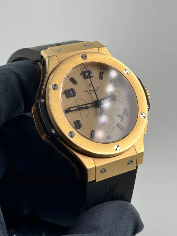 Hublot Rose Gold Mat 301.PI.500.RX 9