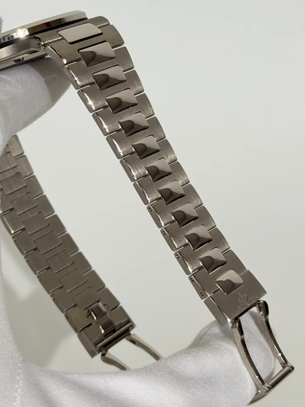 Patek Philippe NAUTILUS 5811/1G-001 4