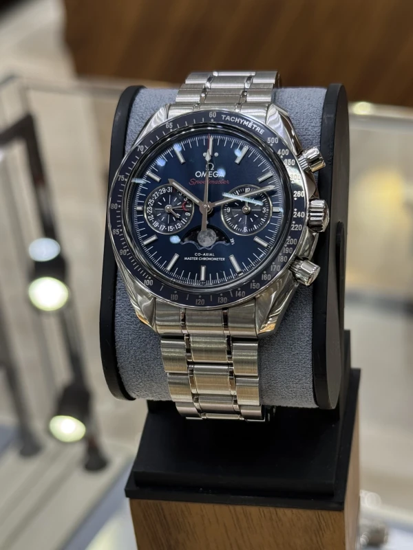 Omega Moonwatch Omega Co-Axial Master Chronometer Moonphase Chronograph 304.33.44.52.03.001 4
