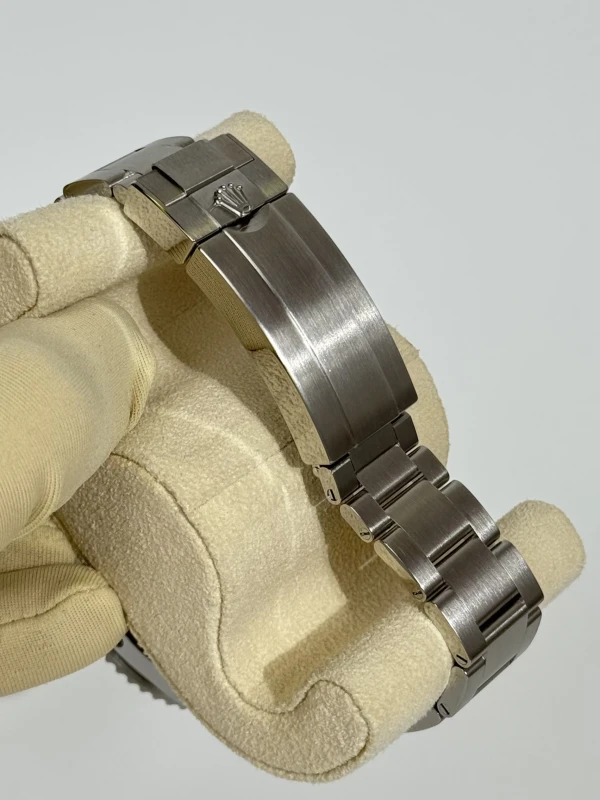 Rolex 4000 126600-0001 4