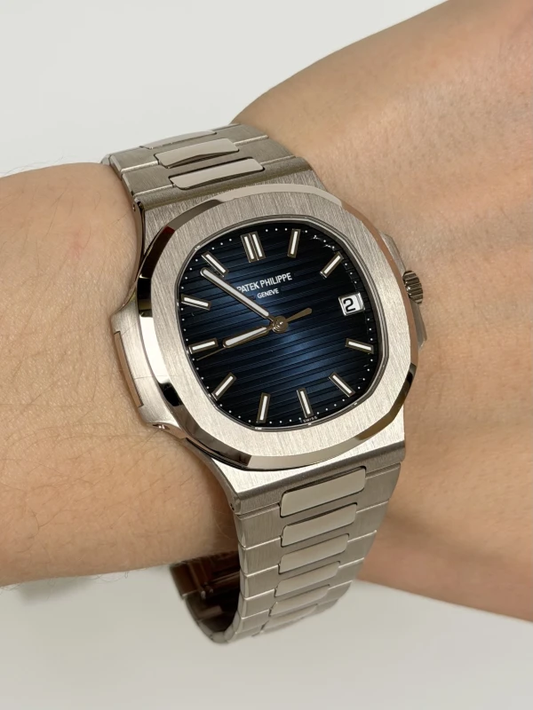 Patek Philippe NAUTILUS 5811/1G-001 6