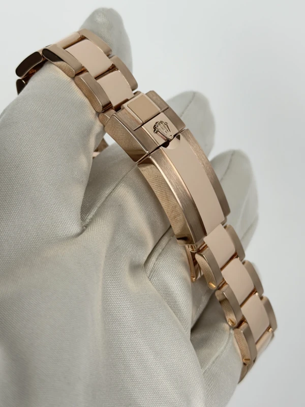 Rolex Cosmograph 40mm Everose Gold 'Rainbow' 126505FIX 3