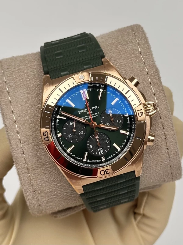 Breitling B01 42 RB0134101L1S1 3
