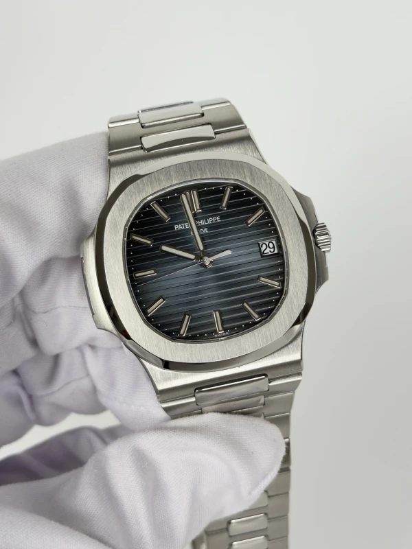 Patek Philippe 5711/1 5711/1A-010 3