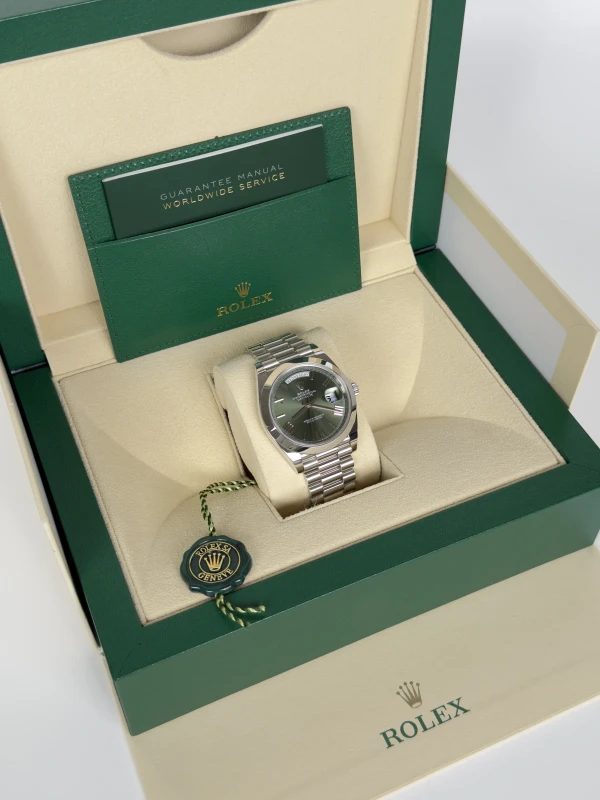 Rolex 40 MM, PLATINUM 228206-0027 7