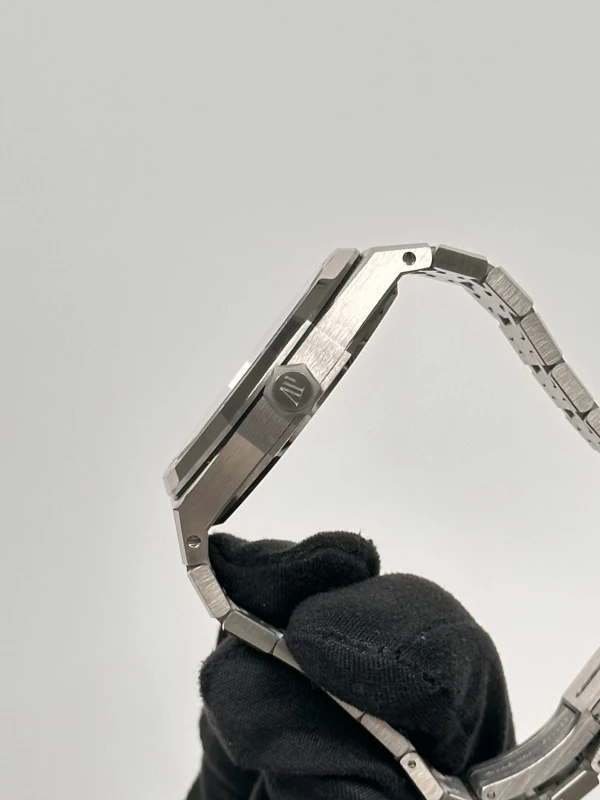 Audemars Piguet Royal Oak Selfwinding "50th Anniversary" 37 mm 15550ST.OO.1356ST.04 5