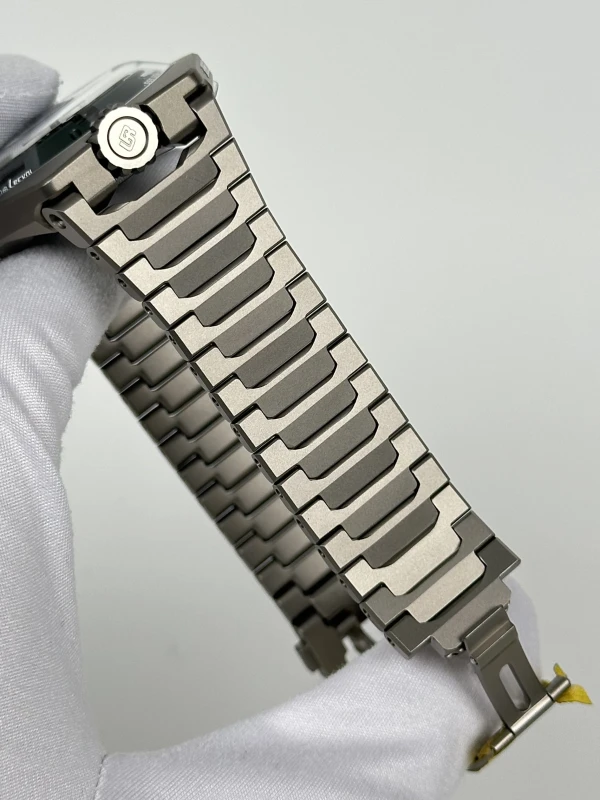 Urwerk Magic T Hunter Green UR-100V Magic T 7
