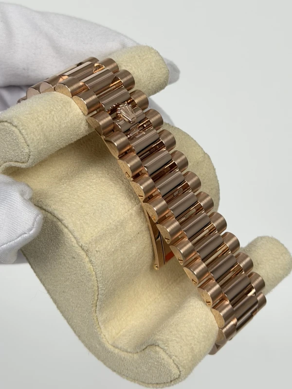 Rolex 40 mm Everose Gold 228235-0025 4