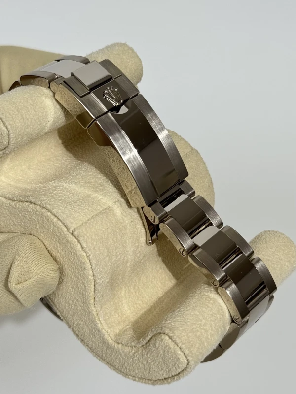 Rolex Cosmograph 40mm White Gold 126509-0005 4