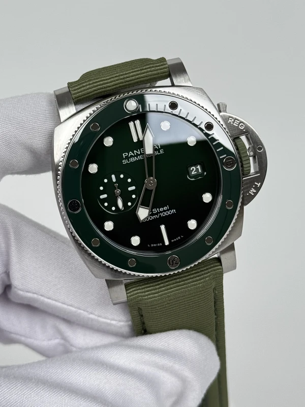 Panerai QuarantaQuattro Verde Smeraldo PAM01287 3