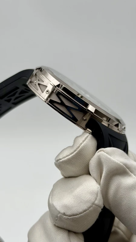 Patek Philippe 6105G-001 7