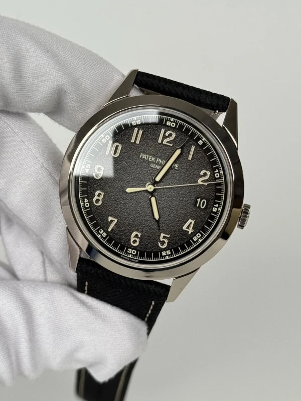 Patek Philippe Calatrava 5226G-001 4