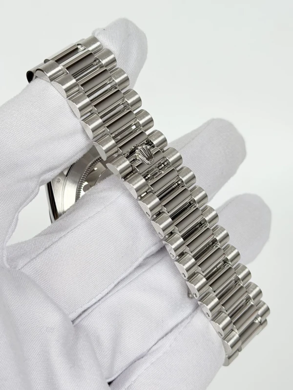 Rolex Day-Date 40 mm Platinum 228236-0012 4
