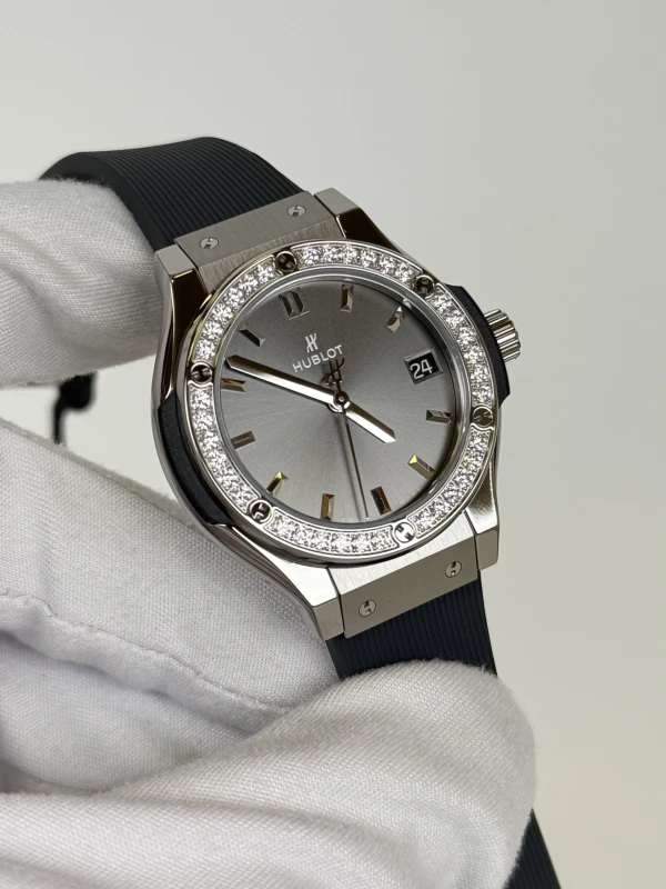 Hublot RACING GREY TITANIUM DIAMONDS 581.NX.7071.RX.1104 3