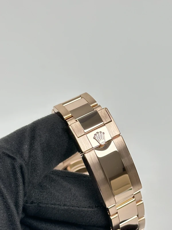 Rolex 40 mm, Everose gold 126715CHNR-0001 7