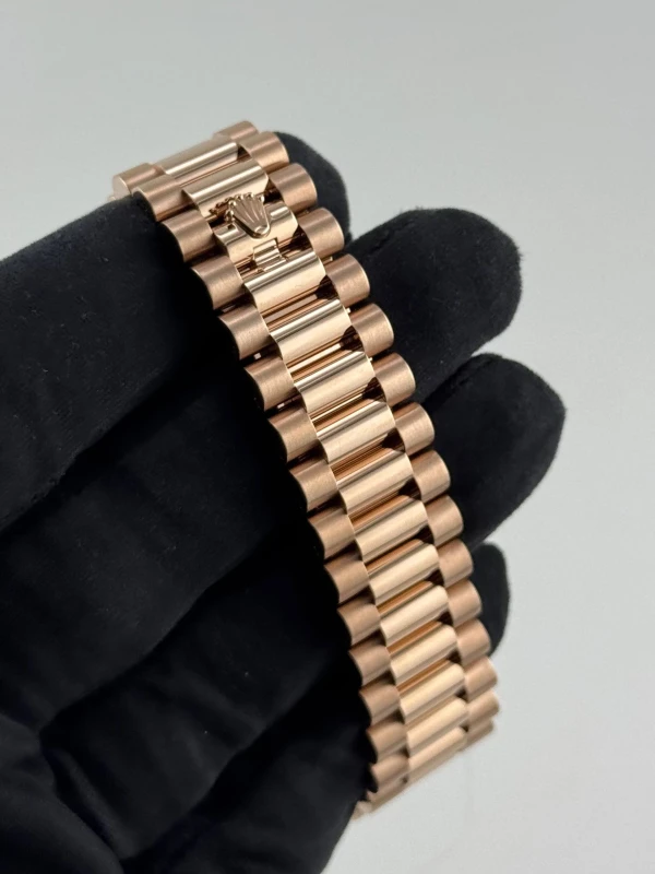 Rolex 40 mm Everose Gold 228235-0025 7