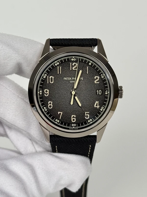 Patek Philippe Calatrava 5226G-001 2