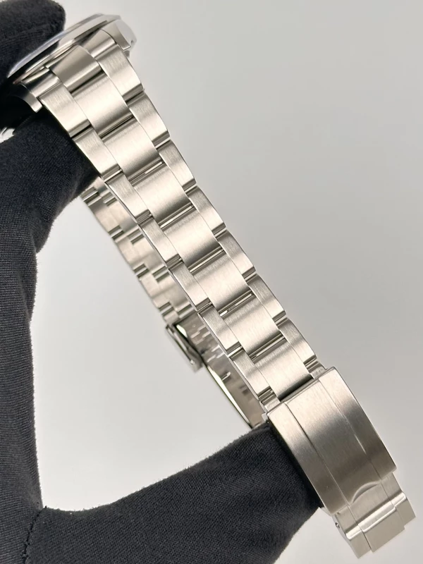 Rolex 36 mm Steel 124270-0001 5