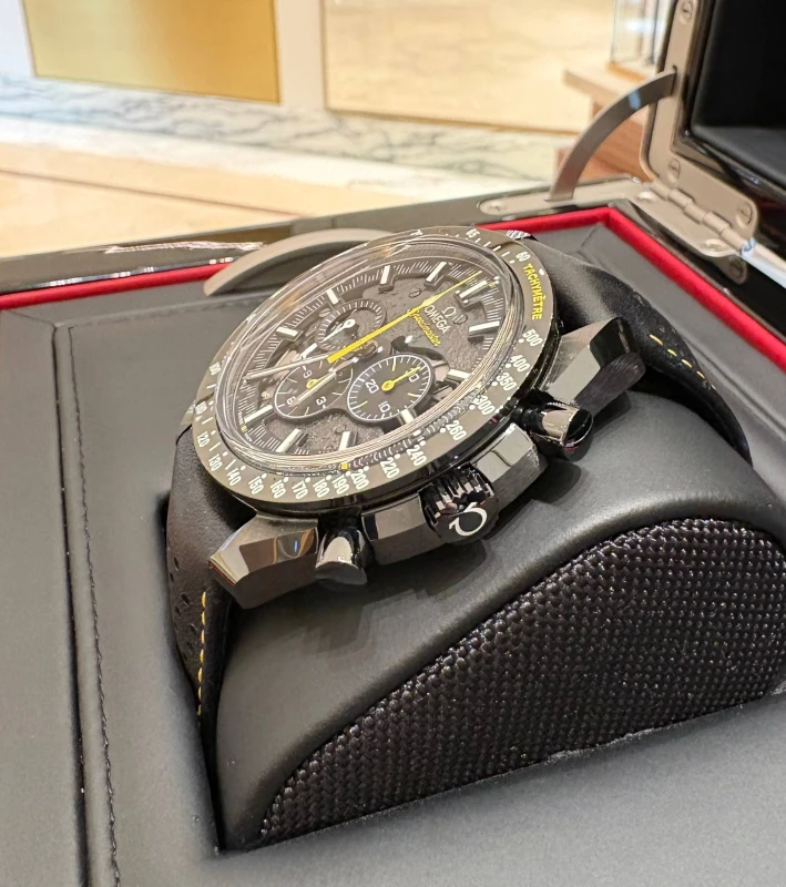 Omega Moonwatch Chronograph 44,25 mm "Dark Side of the Moon" Apollo 8 311.92.44.30.01.001 4