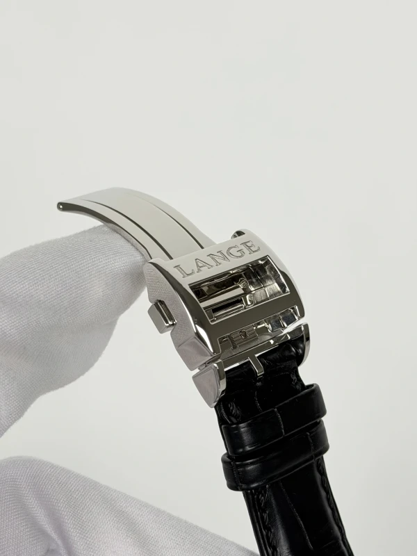 A. Lange & Sohne 147.025F 5