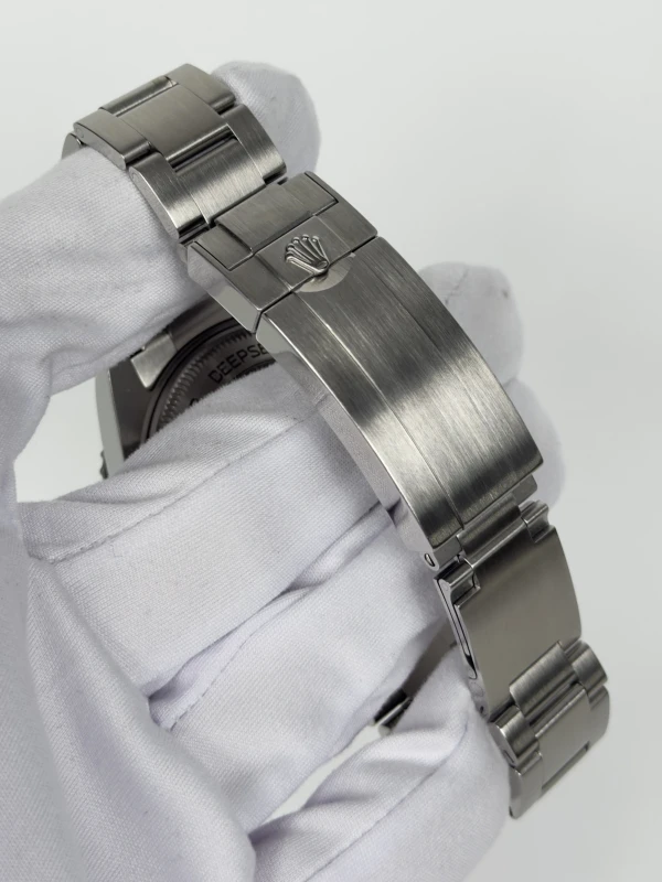 Rolex D -BLUE DIAL 126660-0002 3