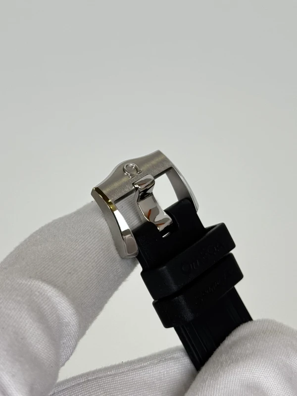 Omega Diver 300M 210.32.42.20.04.001 6