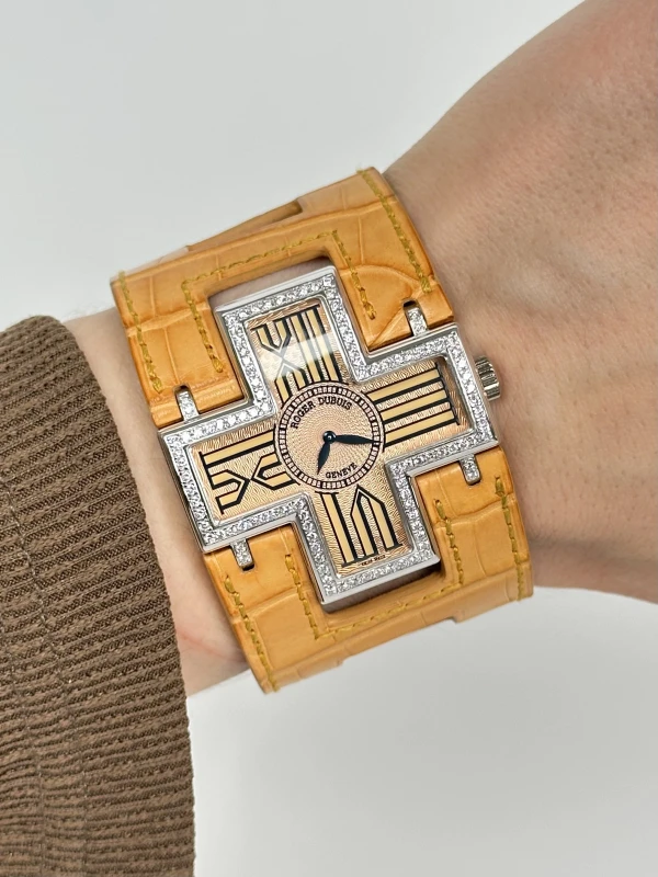 Roger Dubuis Follow Me F17 54 9