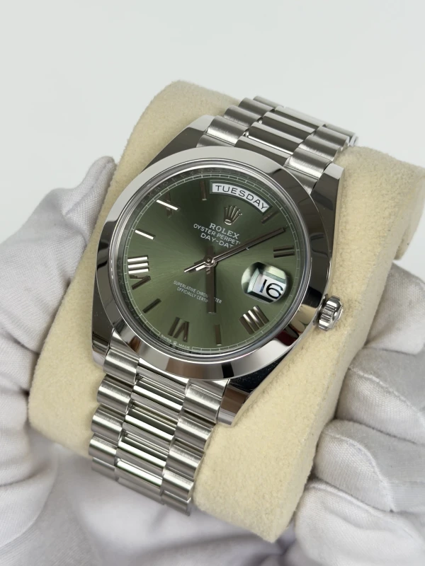 Rolex 40 MM, PLATINUM 228206-0027 3