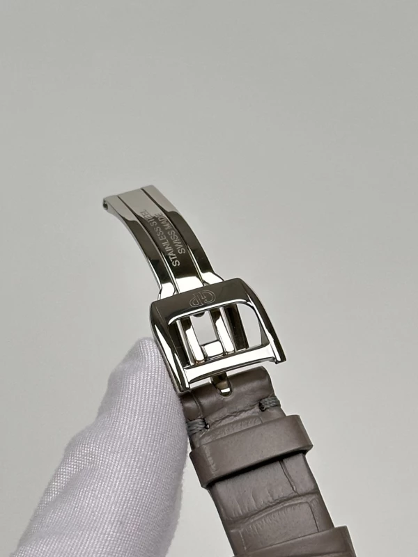 Girard Perregaux 80486D11A862-CK8A 8