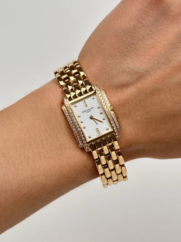 Patek Philippe 4825J/101J 9